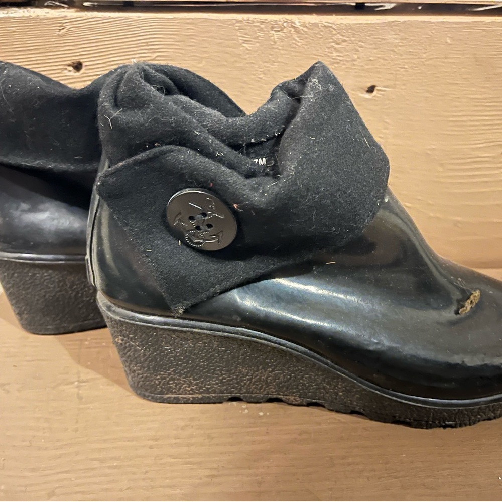 Sperry 7 woman all weather booties wedges rain snow